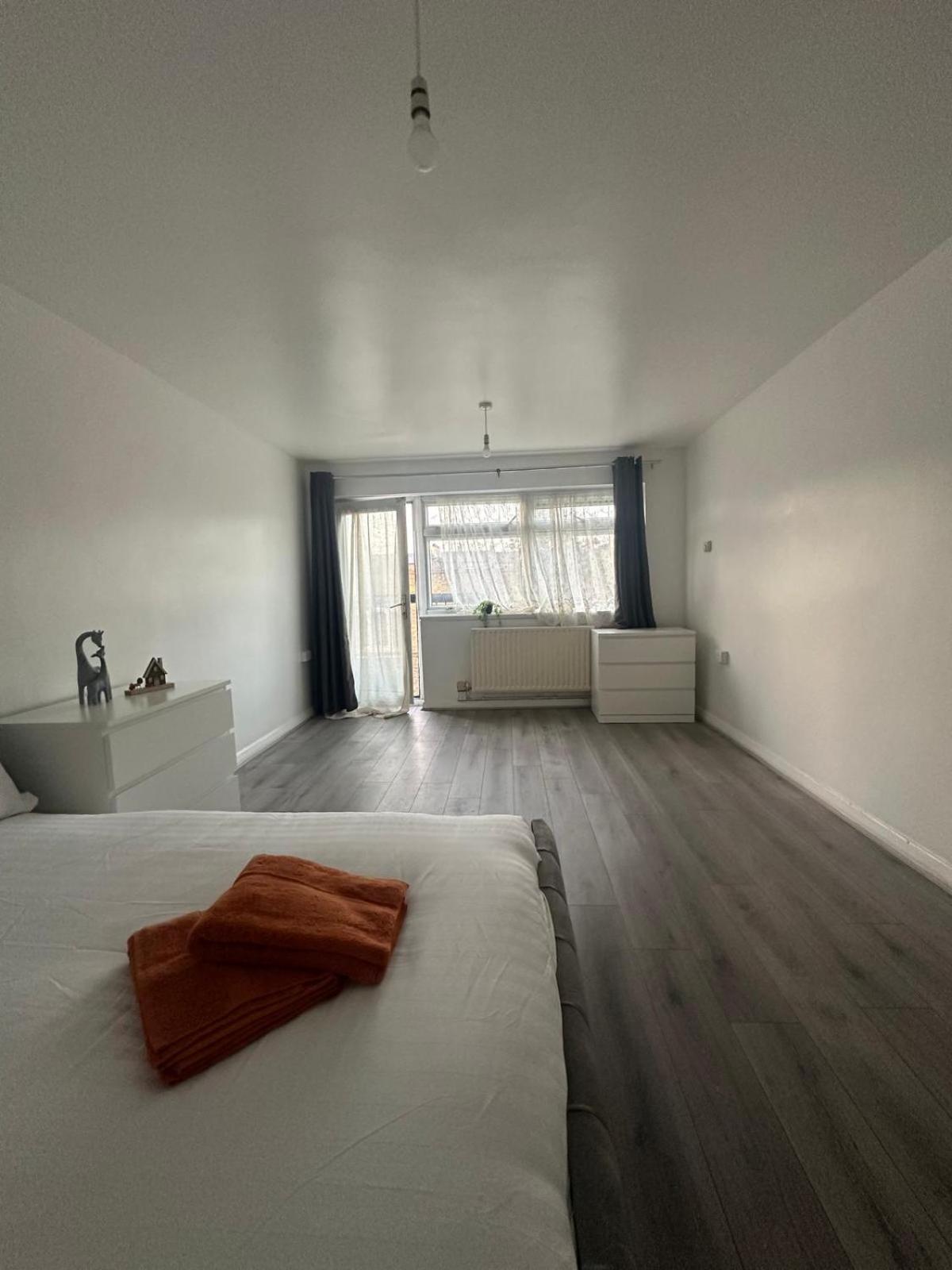 Modern Room In A 4 Bedroom Flat In London, Shared Bathroom! Exterior foto