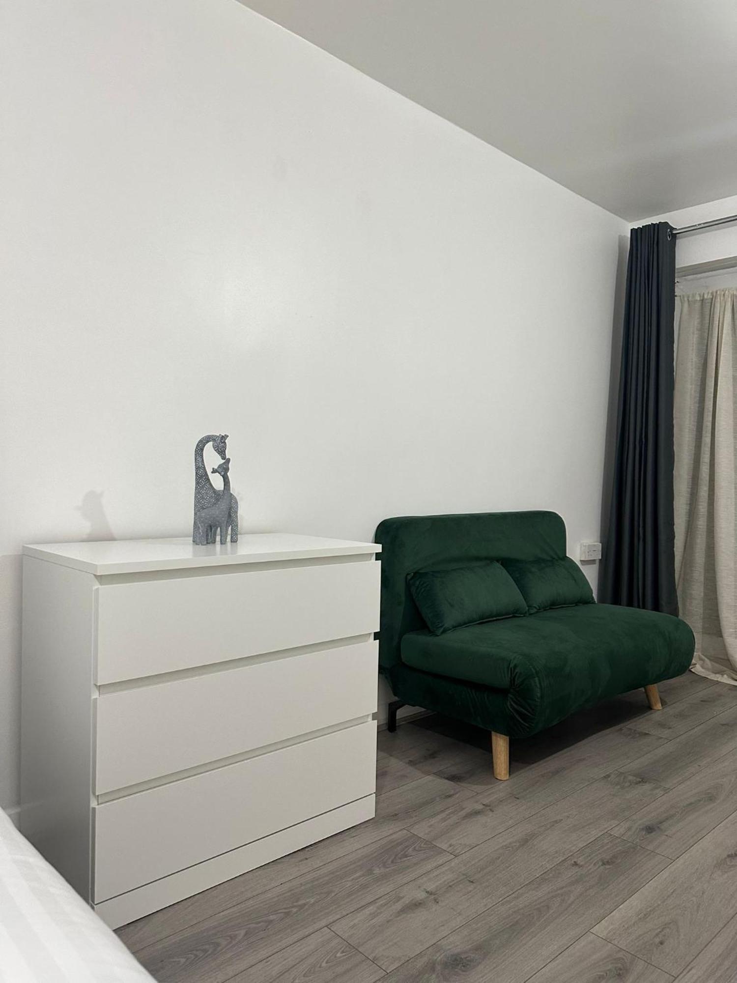 Modern Room In A 4 Bedroom Flat In London, Shared Bathroom! Exterior foto